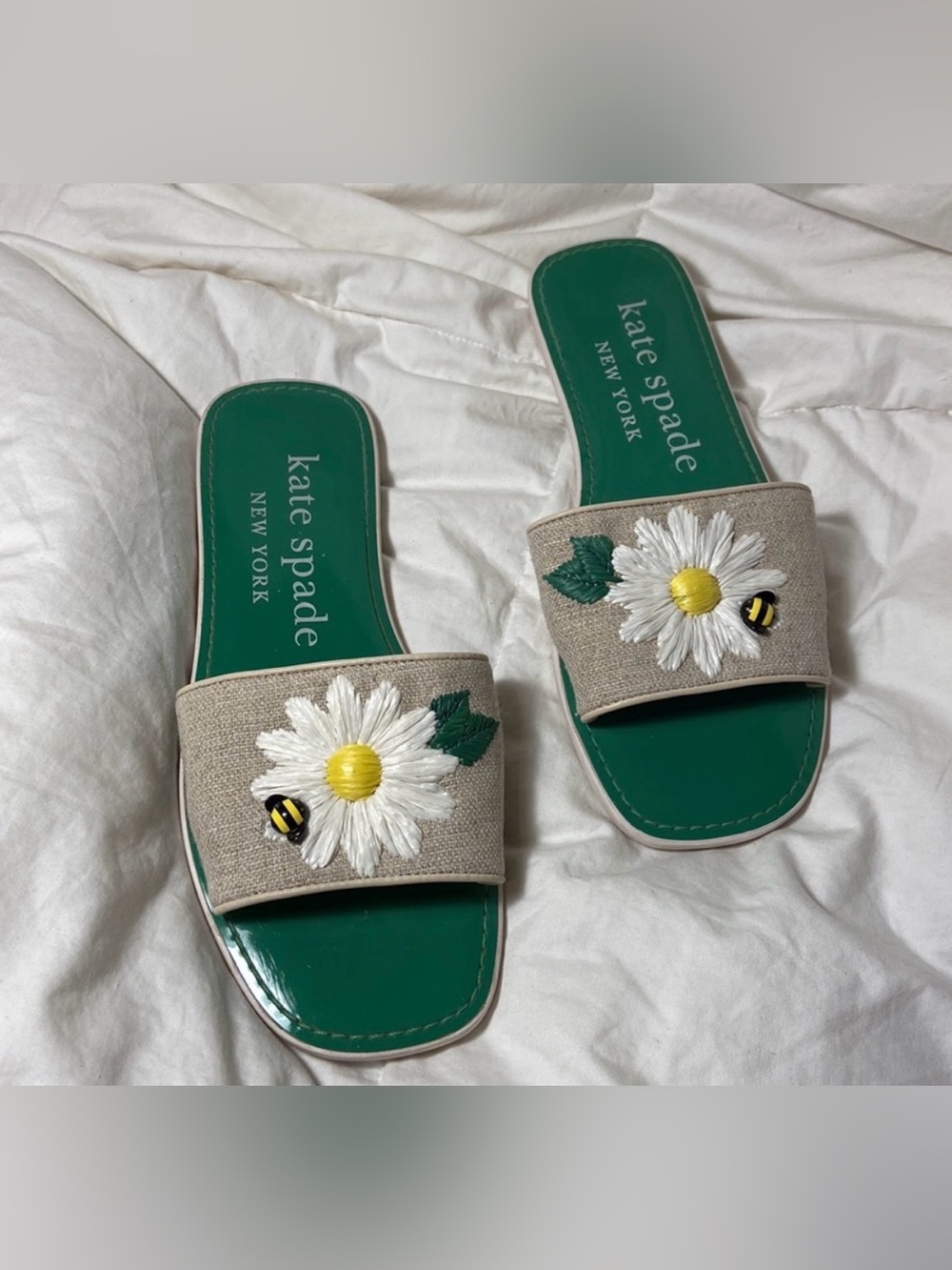 Like new Kate Spade Jute Seraphina Green Daisy Bumble Bee Slide Sandals
